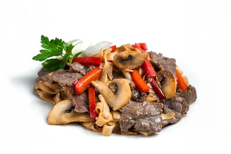 Лапша с говядиной и овощами