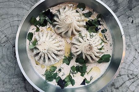 3 хинкали с грибами в трюфельном соусе