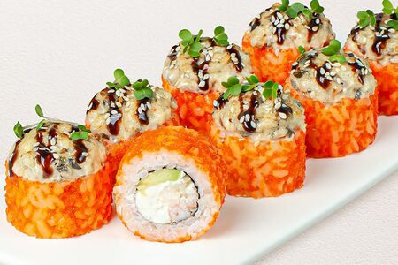 Шеф-ролл с угрем и креветкой