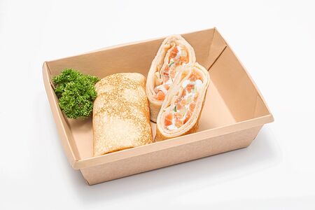 Блины с лососем и творожным сыром