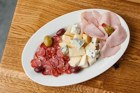 Плато из закусок