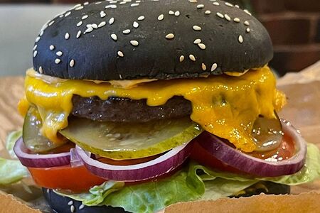 Фирменный с чёрной булочкой