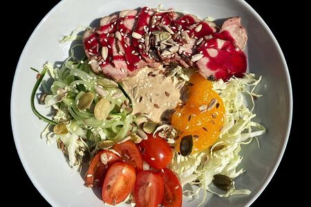 Салат с уткой BBQ