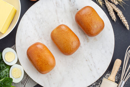 Пирожок со шпинатом, зеленым луком и яйцом