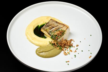 Судак с лимонным пюре