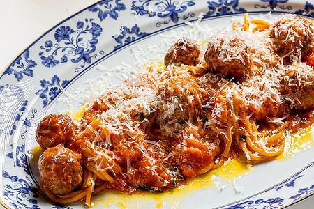 Спагетти с митболами