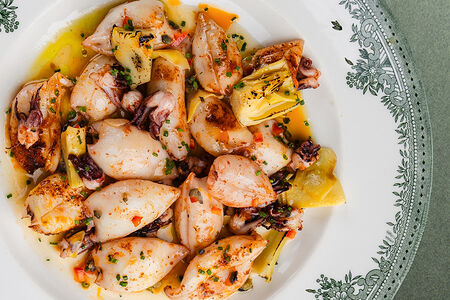 Мини-кальмары с цитрусовым соусом