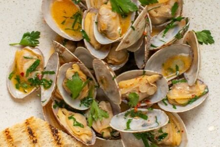 Вонголе в винном соусе