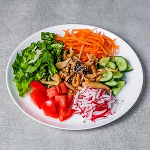 Боул с кальмаром и овощами