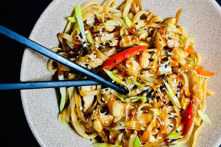 Вок с арахисом