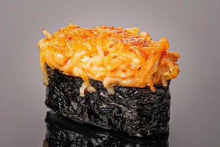 Гункан запечённый спайси Камчатский краб