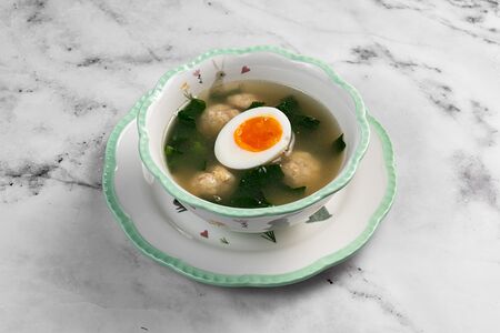 Суп куриный с фрикадельками и шпинатом