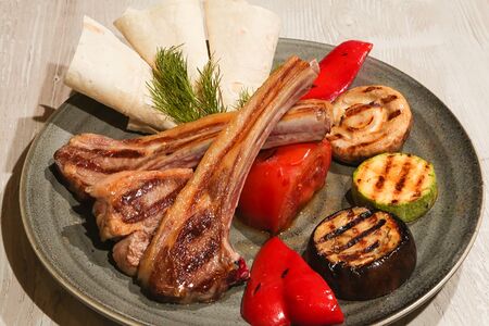 Баранья корейка с овощами в бакинском стиле