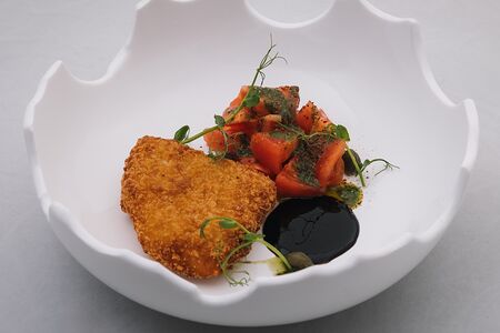 Жареный сыр с томатами