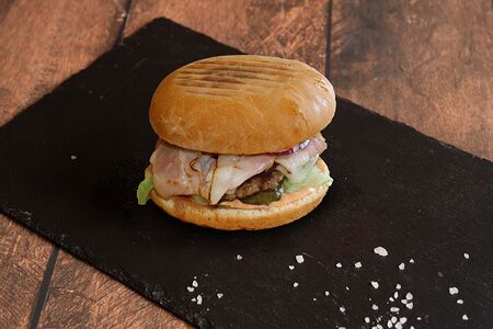 Чизбургер с беконом