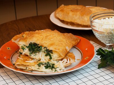 Чебурек с крестьянским сыром и зеленью