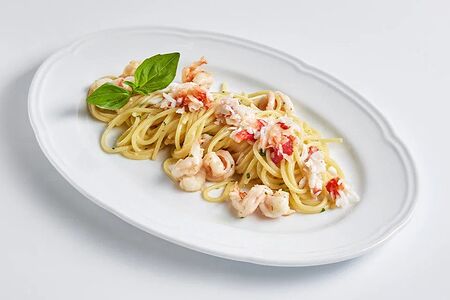 Спагетти с камчатским крабом и тигровыми креветками