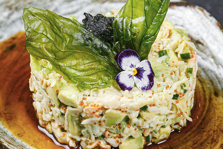 Салат из камчатского краба с авокадо