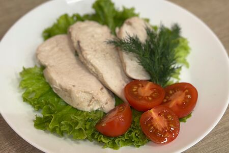Отварная куриная грудка 
