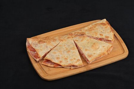 Кесадилья с ветчиной