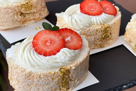 Меренговый рулет (кусочек)