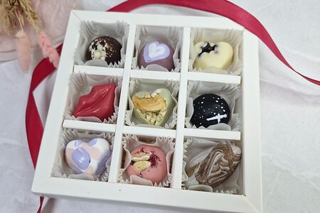 Подарочный набор 9 шоколадных конфет ассорти, ручной работы