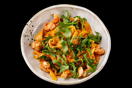 Тальятелле с розовыми креветками