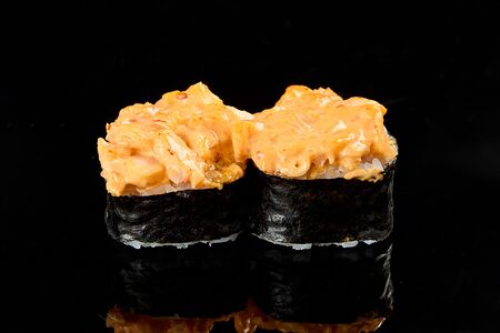 Острый ролл с курицей