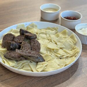 Тонкий хинкал с сушеной колбасой