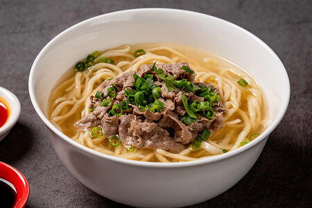 Яичная лапша с говяжьим бульоном