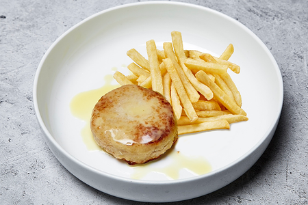 Котлета из индейки с картофелем фри