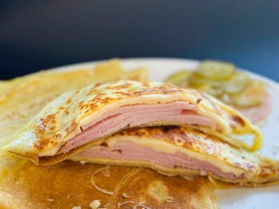 Блин с ветчиной и сыром