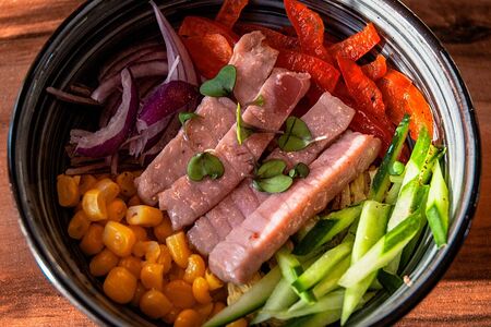 Простой салат с тунцом