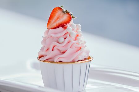 Капкейк ванильный с карамелью 