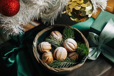 Орешки с вареной сгущенкой