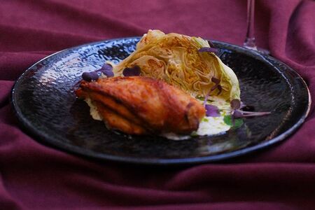 Куриная грудка с опаленным айсбергом 