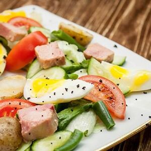 Салат с тунцом