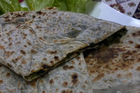 Жингялов хац (лепешка с зеленью) 