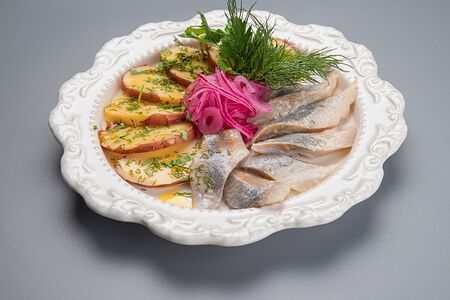 Селедочка с картофелем и зеленью