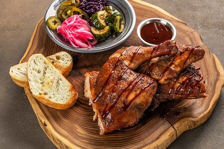 Половина цыпленка барбекю