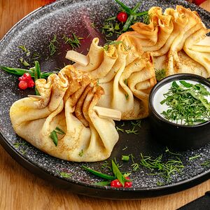 Блинчики с копченой ветчиной с нежным сулугуни