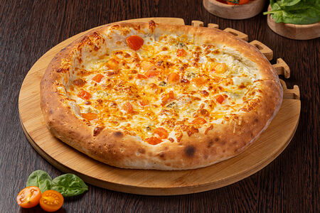 Пицца 4 сыра с томатами