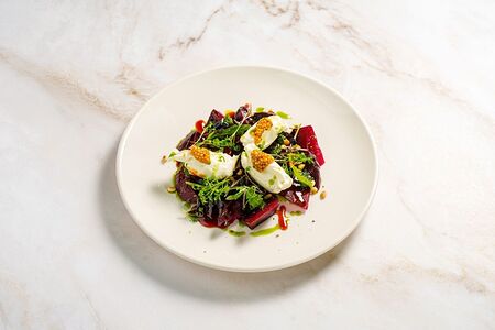 Салат из свеклы с творожным сыром