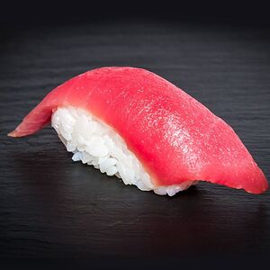 Суши с тунцом