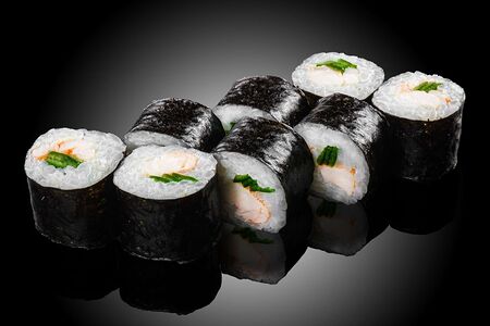 Ролл с креветкой