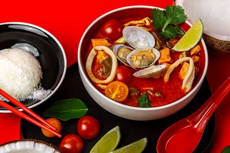 Главный Том ям с лососем 