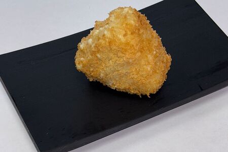 Жареные онигири с лососем