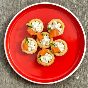 Тарталетки с лососем