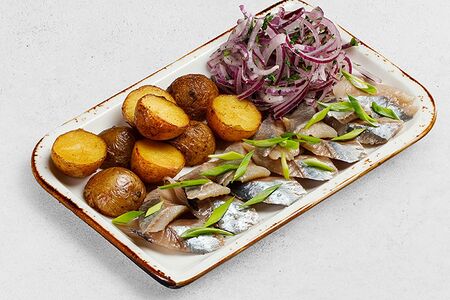 Закуска по-русски с селёдкой и картофелем