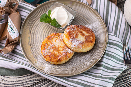 Сырники со сметаной